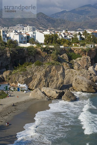 Erhöhte Ansicht der Stadt an der K??ste  Balcon De Europa  Nejra  Costa Del Sol  Provinz Malaga  Andalusien  Spanien