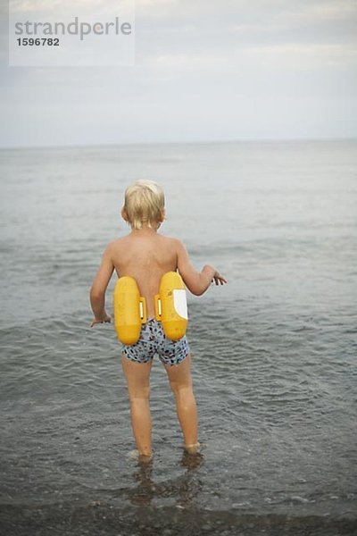 Junge - Person Meer schwimmen