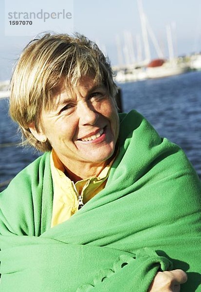 Portrait of a smiling Woman am Meer.