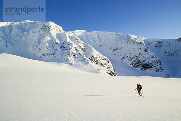 Ein Skifahrer am Kebnekaise Schweden.