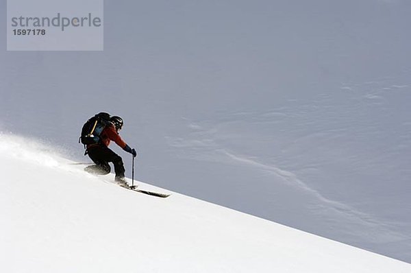 Skifahrer  gehen  Berg