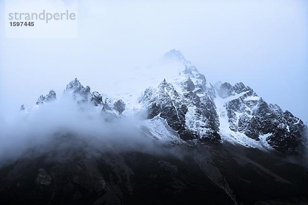 Schneebedeckten Bergen El Chalten Patagonien Argentinien.