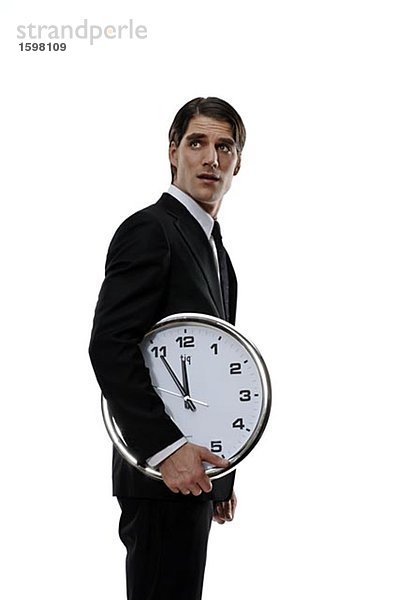 Ein Mann in einem Anzug halten eine Uhr Schweden.