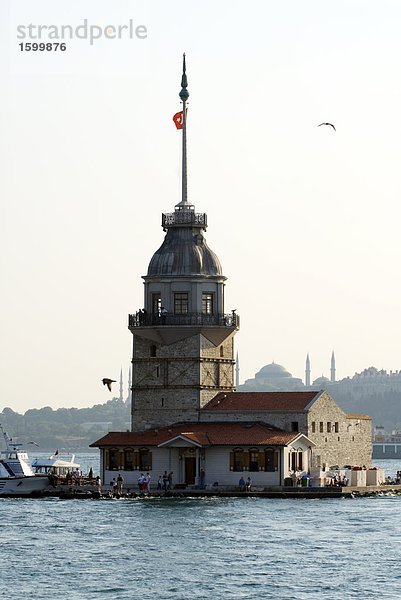 Gebäude in Straits  Leanderturm  Bosphorus  Istanbul  Türkei