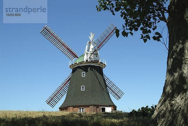 Traditionelle Windmühle im Feld