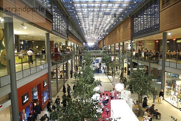 Menschen in Shopping-mall