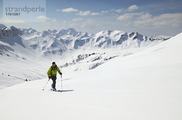 Österreich  Kleinwalsertal  Skifahren in den Alpen
