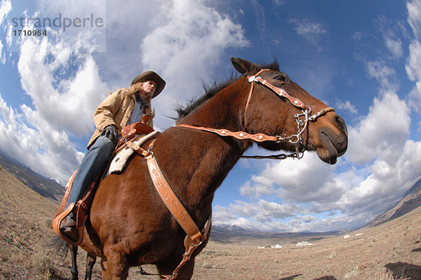 Cowgirl auf ihrem Pferd