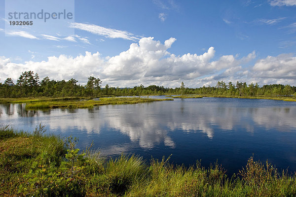 Reflexion von Wolken in See  Schweden