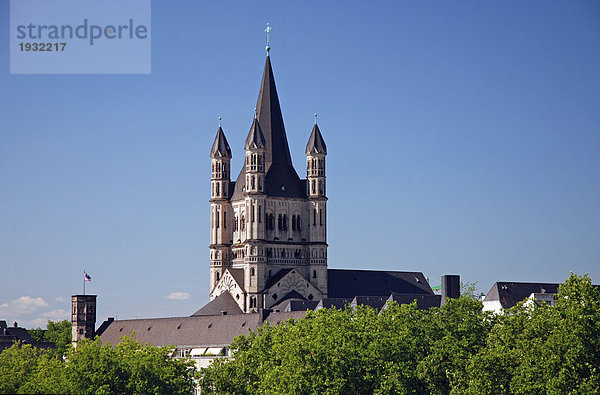Hohe Schnittansicht der Kirche groß St. Martin  Köln  Nordrhein-Westfalen  Deutschland