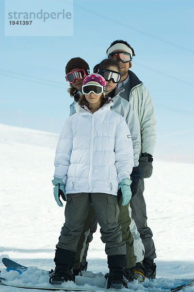 Gruppe junger Snowboarder  Portrait