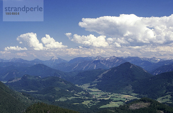Deutschland  Bayern  Alpen  Blick von Jochberg nach Jachenau  Hochwinkelansicht