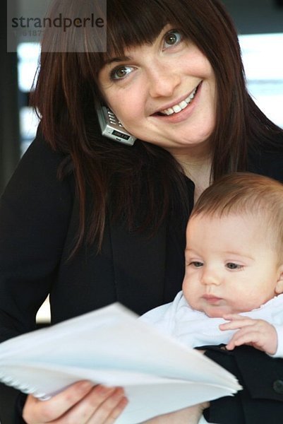 Geschäftsfrau mit Baby