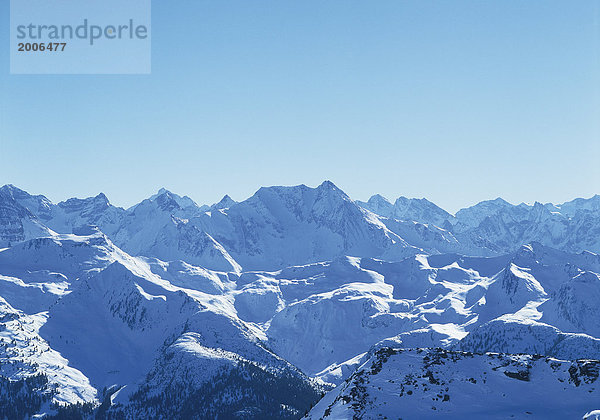 Verschneite Berge im Winter