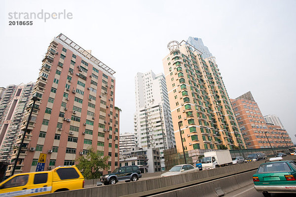 China  Provinz Guangdong  Guangzhou  Straße und Hochhäuser