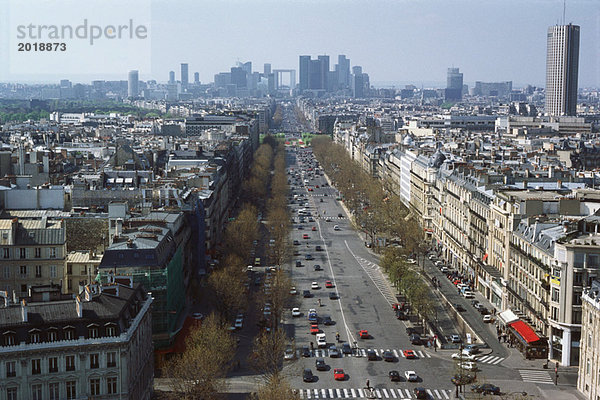 Paris  Frankreich  Blick auf Avenue de la Grande Armee und La Defense