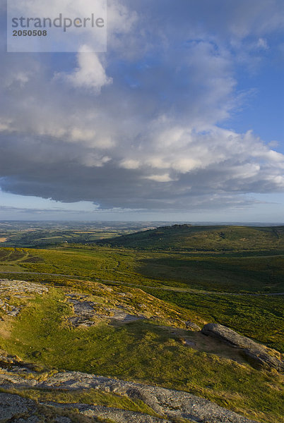 Wolken über Weideland  Haytor  Dartmoor  Devon  England