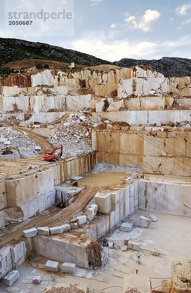 Bulldozer auf meinem  Orosei  Italien