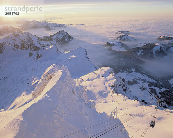 Europa Winter Sonnenuntergang Ansicht Gondel Gondola Seilbahn Stimmung Schweiz