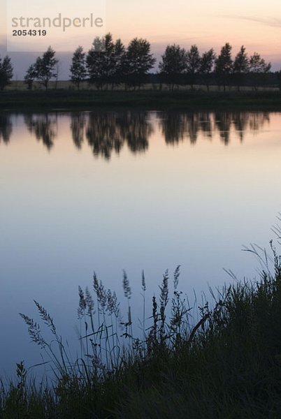Ein See bei Sonnenuntergang