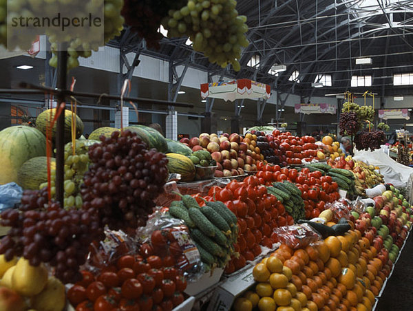 Obst und Gemüse am Marktstand
