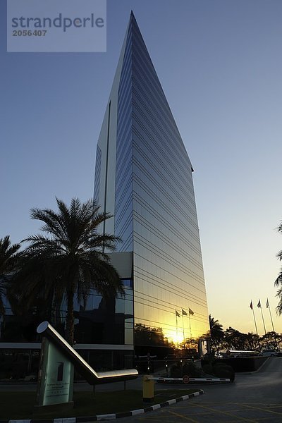Gebäude gegen klaren blauen Himmel in der Dämmerung  Vereinigte Arabische Emirate