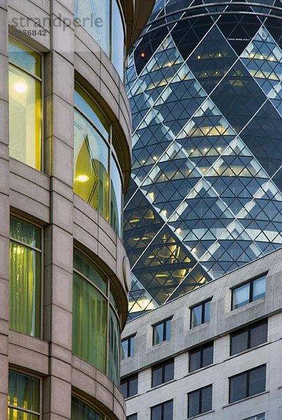 Detail eines Norman Foster entworfenen Gebäudes  London  England