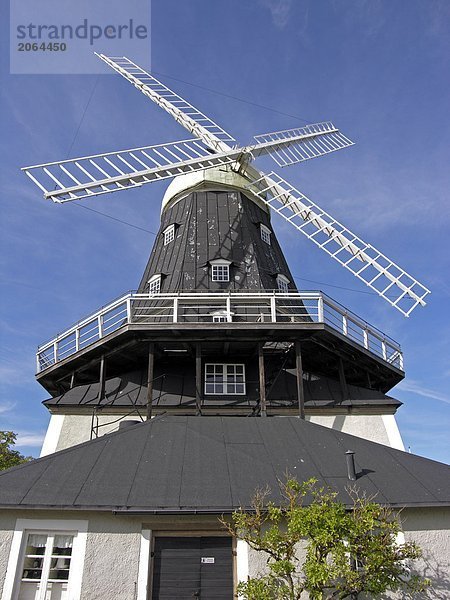 Untersicht traditionelle Windmühle  Oland  Schweden