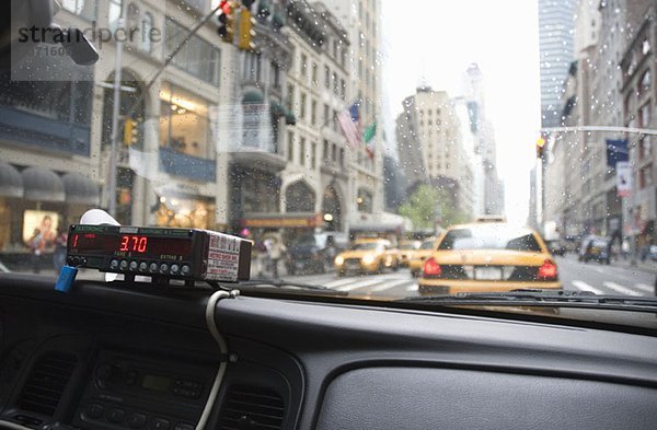 Armaturenbrett und Taxameter in einem Taxi  New York City