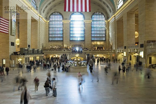 Passanten in der Grand Central Station  dem Hauptbahnhof von New York City  USA