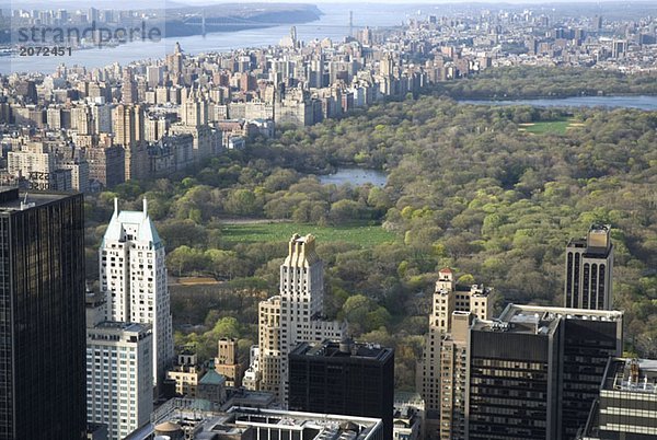 Blick auf den Central Park von Midtown Manhattan  New York City  USA