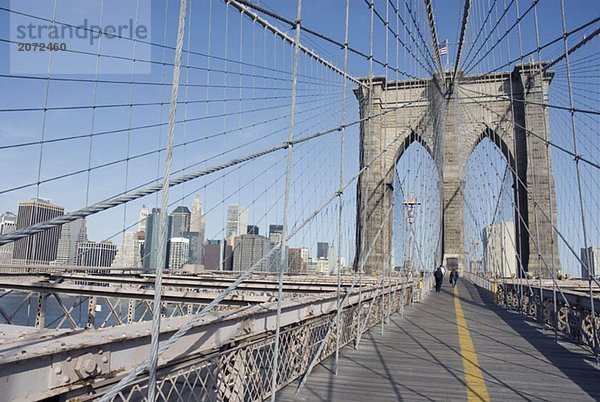 Brooklyn Bridge mit der Skyline von Manhattan  New York City  USA