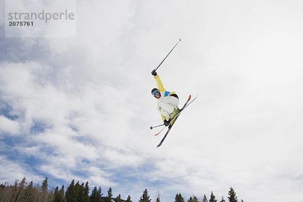 Akrobatische Skifahrer