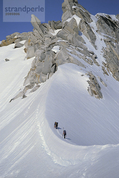 Kletterer auf Ridge auf Gipfel Pika Gletscher Bereich AK Bereich