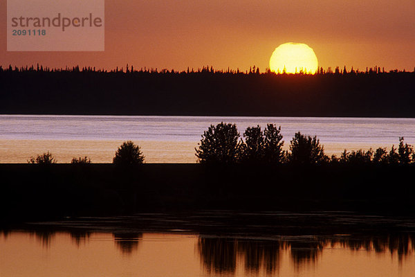 Sonnenuntergang über Cook Inlet in South Central Alaska Sommer