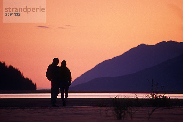 Paar @ Sonnenuntergang Turnagain Arm SC AK