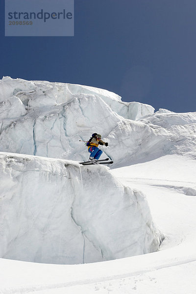 Austria  Tyrol  Pitztal man snowbording on glacier