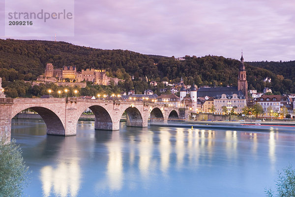 Deutschland  Heidelberg  Stadtansicht mit alter Brücke und Schloss