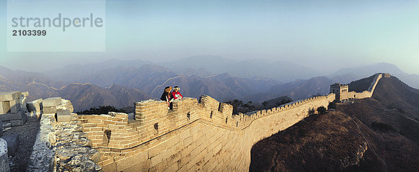 Reisen. China. Die große Mauer. Tourist Frauen.