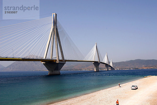 Brücke über Fluss  Patras  Peloponnes  Achaia  Griechenland