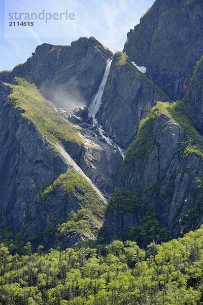 View of fall at Western Brook Pond  Gros Morne NP  Newfoundland  Canada