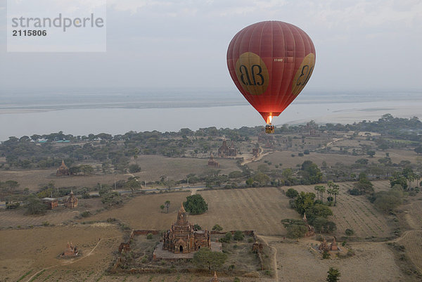 Heißluftballon Himmel  Pagan  Myanmar