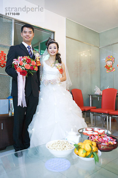 Chinesische Hochzeit  Brautpaar  Ganzkörperporträt
