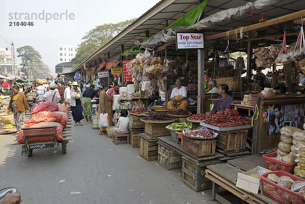 Marktstand in der Stadt  Zegyo Markt  Mandalay  Myanmar