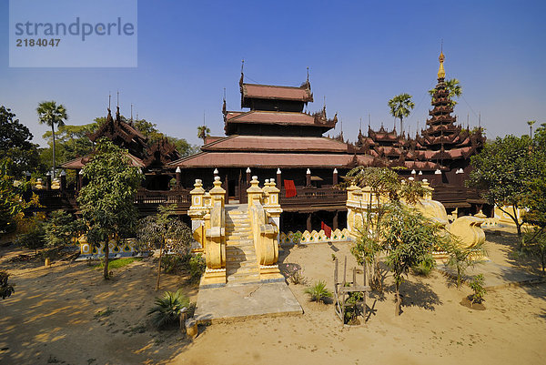 Fassade des Klosters  Shweinbin Kloster  Mandalay  Myanmar