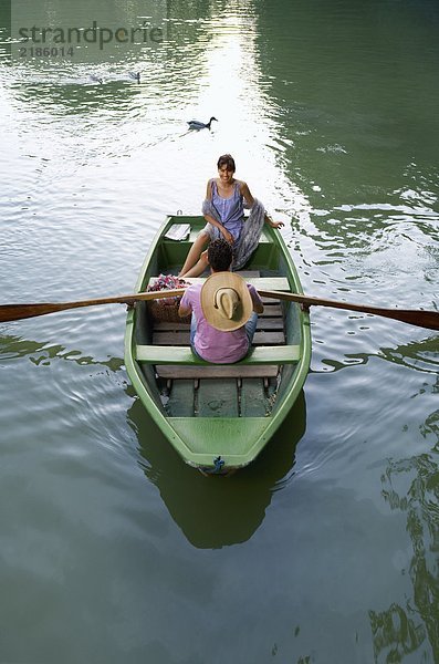 Mann und Frau im Boot