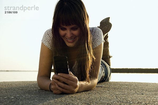 Mädchen mit Handy.