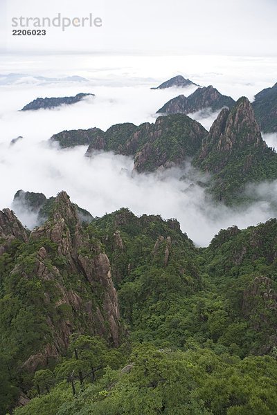 Erhöhte Ansicht der Berge  Huangshan  Huangshan  Provinz Anhui  China