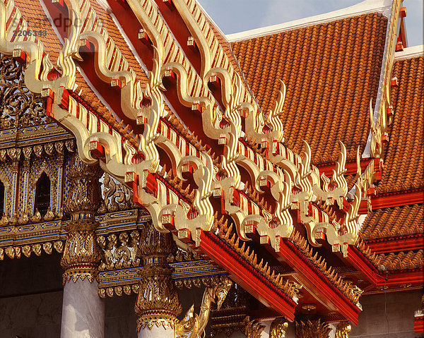 Dach des Wat Benjamabopit  der Marmor-Tempel  Bangkok  Thailand.