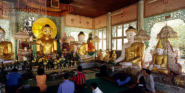 Buddhastatuen  Shwedagon Pagode  Rangun  Burma